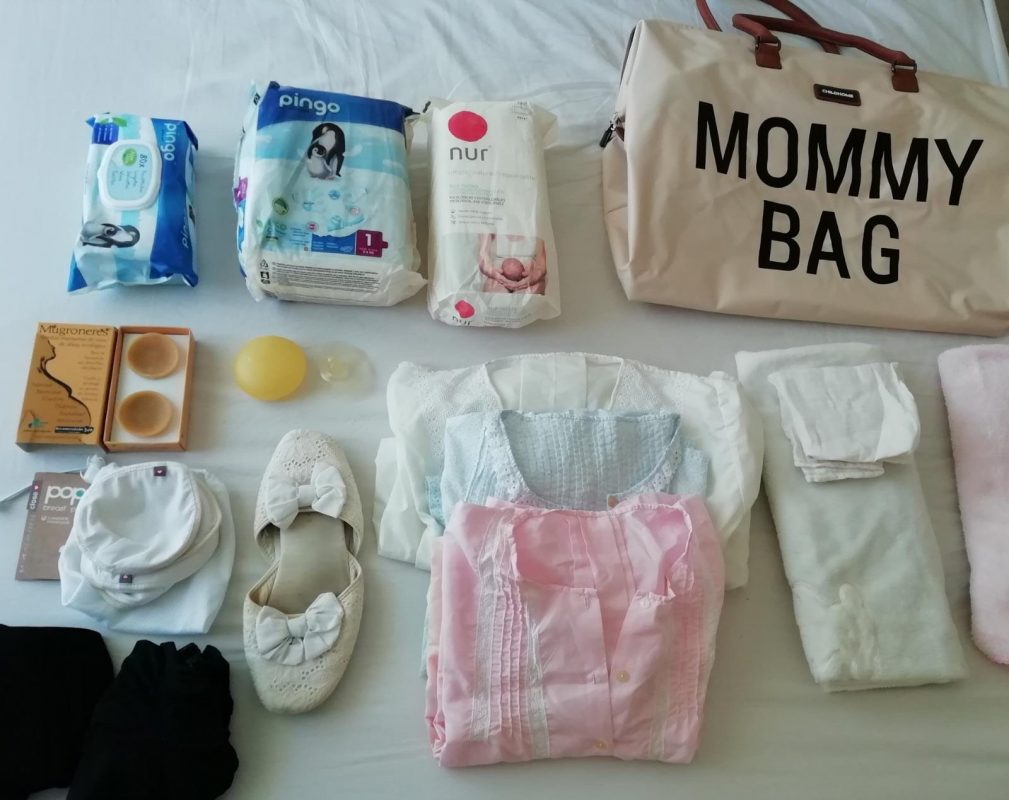 Qué llevar en la bolsa del hospital para el bebé?