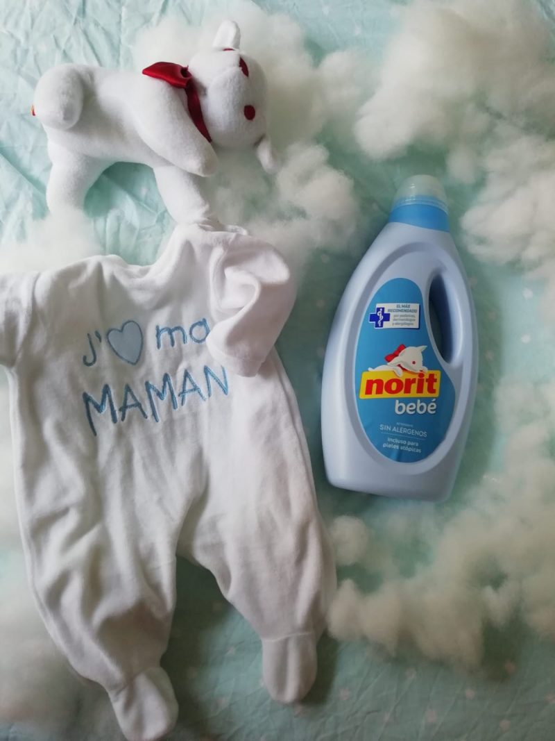 Cómo lavar la ropa recién nacido con Norit bebé » Con M de Madre